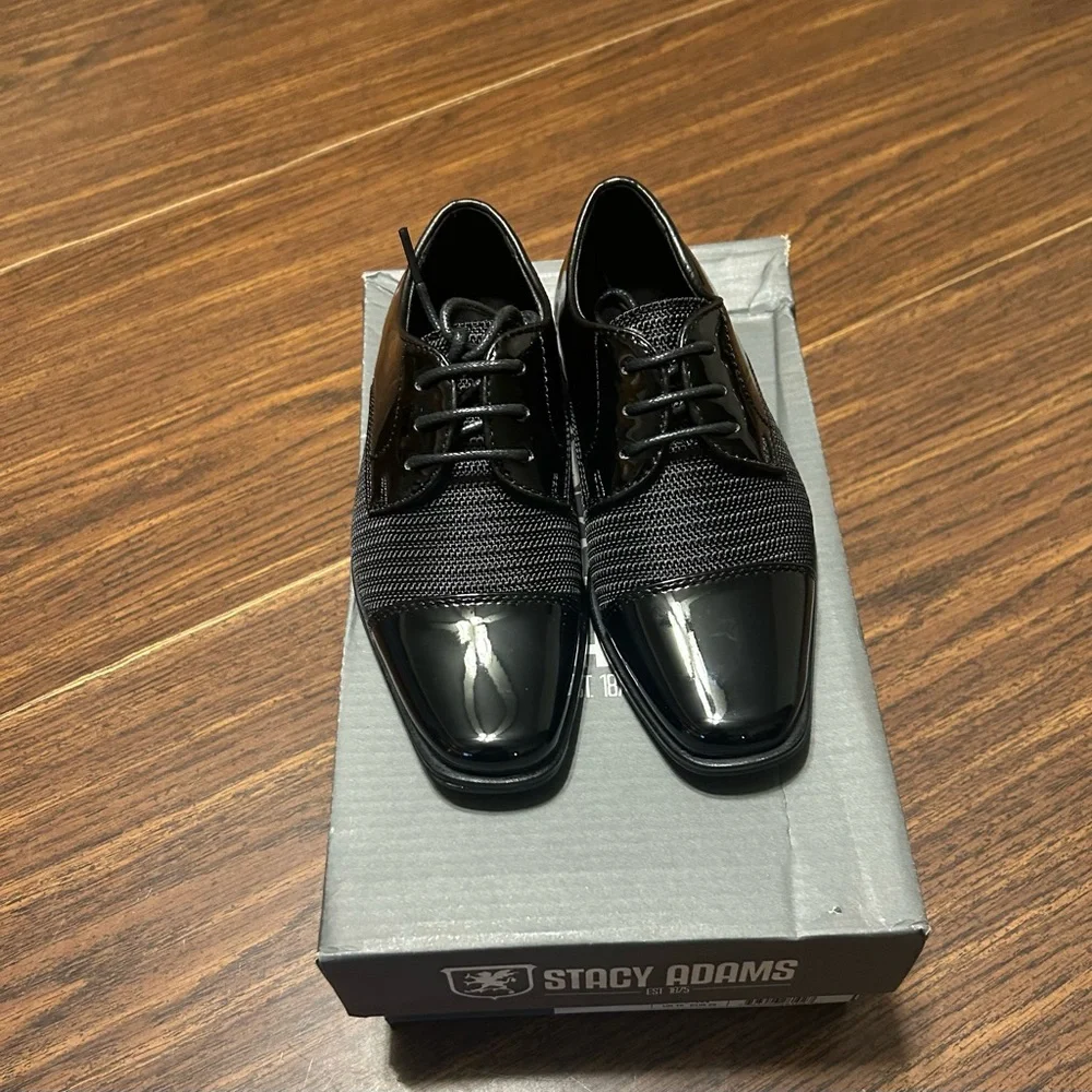Stacy Adams Boys Glossy Black Oxfords.